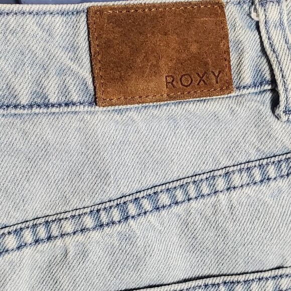 Roxy Women's High Rise Light Wash Denim Shorts Size 27 Raw Hem Cutoff Distressed - Picture 6 of 8